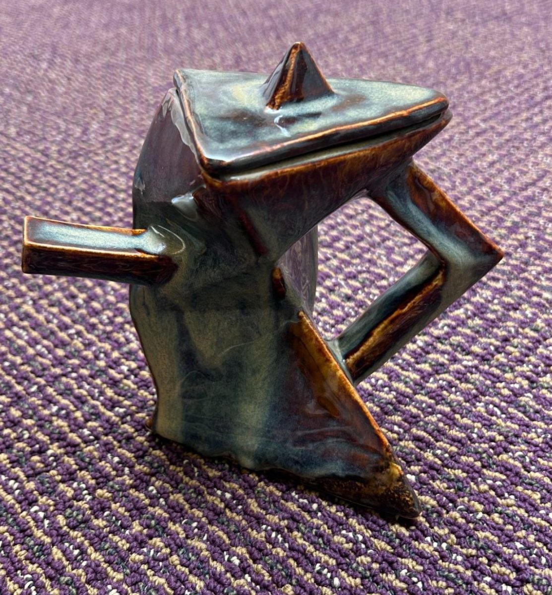 "Théière Triangulaire" by Savannah Ross, grade 11
